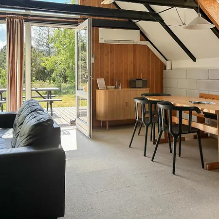 Feriehus 3 Bedroom Cozy In